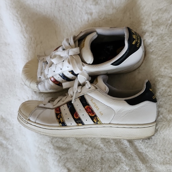 50% Off Adidas Superstart Women's Sneakers Size 6.5 - Picture 2 of 8